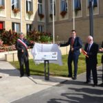 Dévoilement plaque jumelage devant l'Hôtel de Ville de Valognes